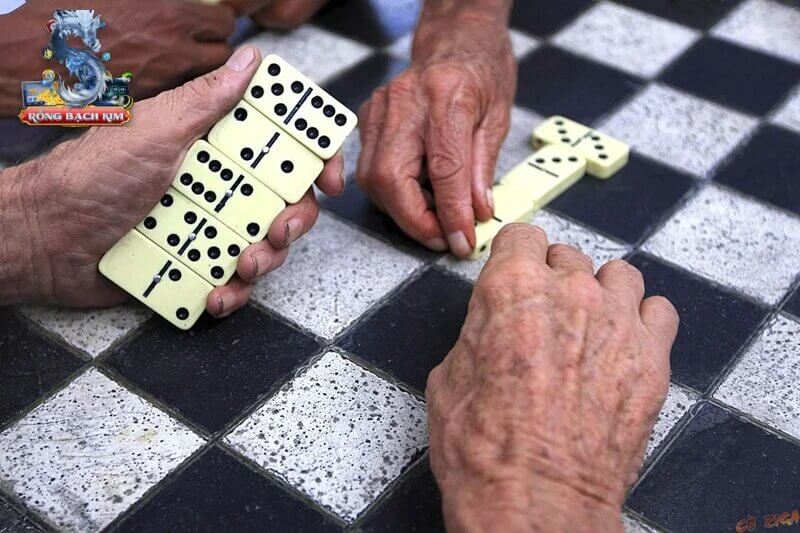 Mơ chơi domino và thắng thể hiện điềm không may 
