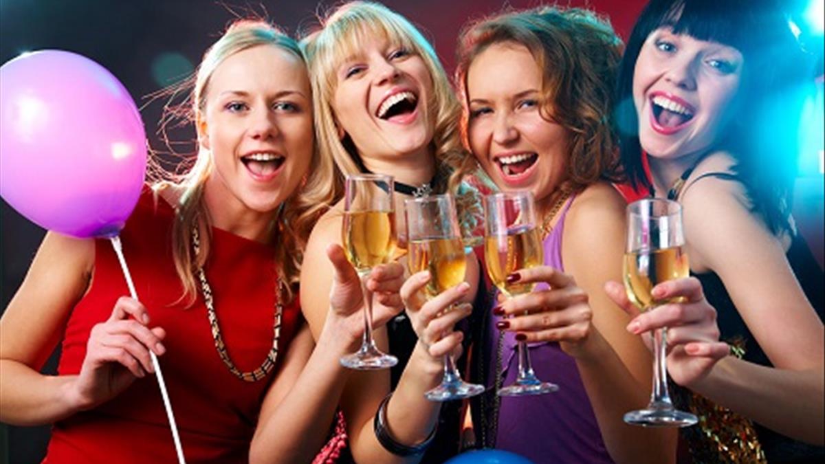 &Yacute; nghĩa của giấc mơ thấy ăn tiệc