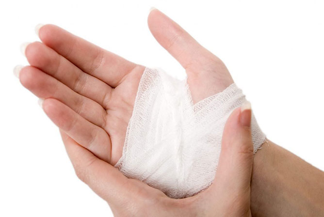 Nằm mơ thấy đứt tay đ&aacute;nh đề con g&igrave;?