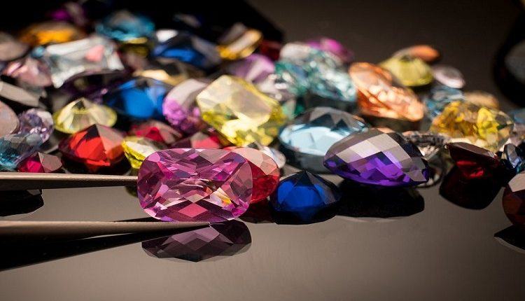 Nằm mơ thấy đ&aacute; qu&yacute; đ&aacute;nh đề con g&igrave;?