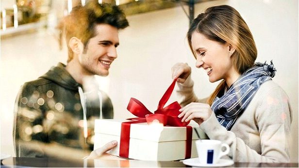 Giải m&atilde; giấc mơ thấy được tặng qu&agrave;