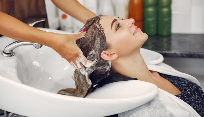 Giải m&atilde; giấc mơ thấy gội đầu