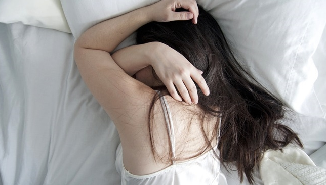 Nằm mơ thấy mình khóc đánh đề con gì?