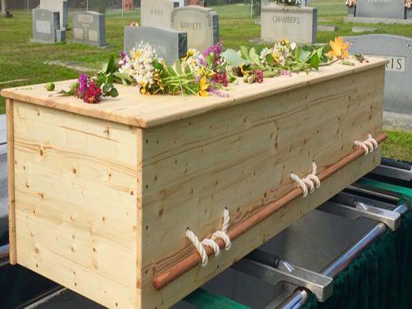 Nằm mơ thấy quan t&agrave;i đ&aacute;nh đề con g&igrave;?