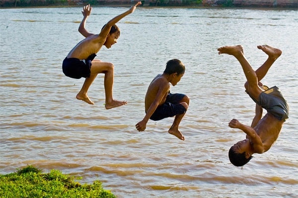 Mơ thấy tắm s&ocirc;ng c&oacute; &yacute; nghĩa g&igrave;?