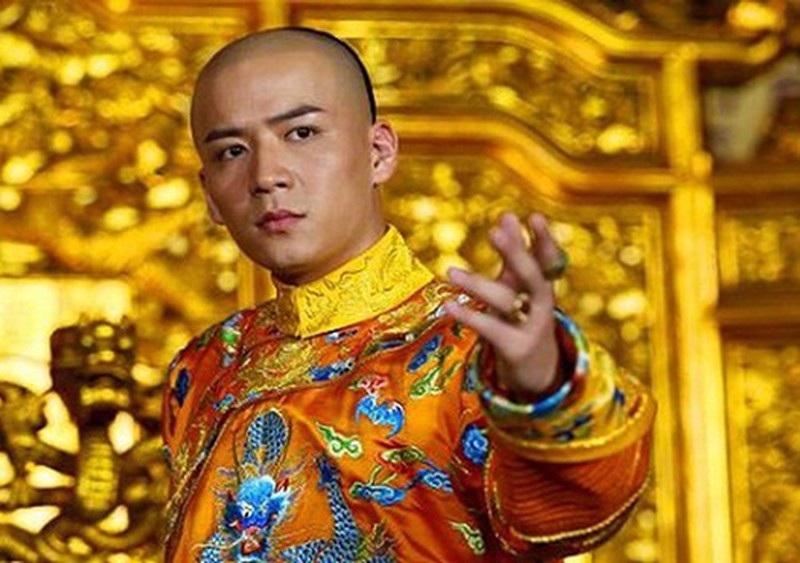 Nằm mơ thấy vua đ&aacute;nh đề con g&igrave;?