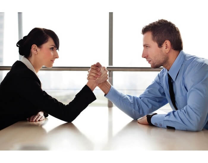Nằm mơ thấy kẻ th&ugrave; đ&aacute;nh đề con g&igrave;?